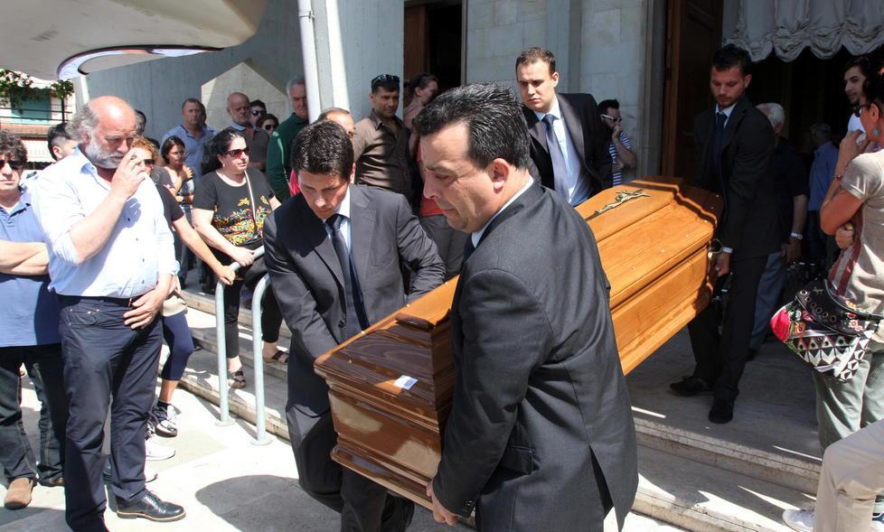 Chiesa gremita al Secco per l’ultimo addio ad Antonio