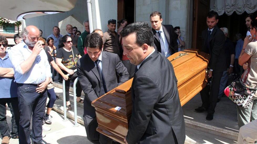 Chiesa gremita al Secco per l’ultimo addio ad Antonio