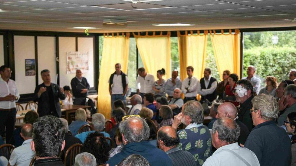 La giunta contro il comitato di Valdicastello