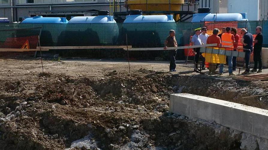 Il Comune invia i tecnici al sottopasso dei rifiuti