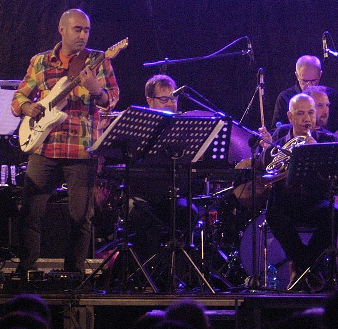 Applausi per l’OJS che suona Hendrix 