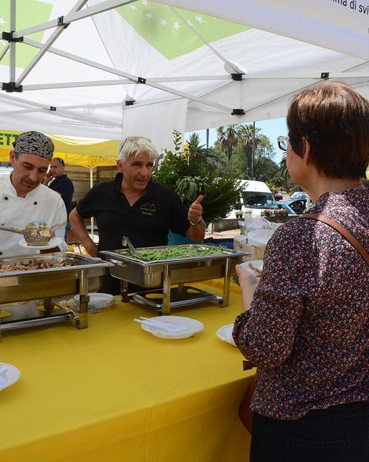 Festa in piazza: la pasta sposa le erbe aromatiche