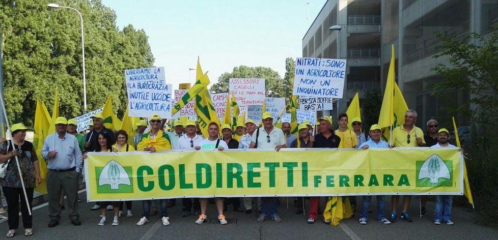 La protesta contro i danni della burocrazia inutile