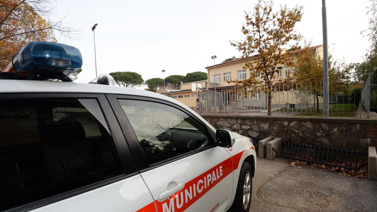 Un'auto dei vigili urbani di Pontedera