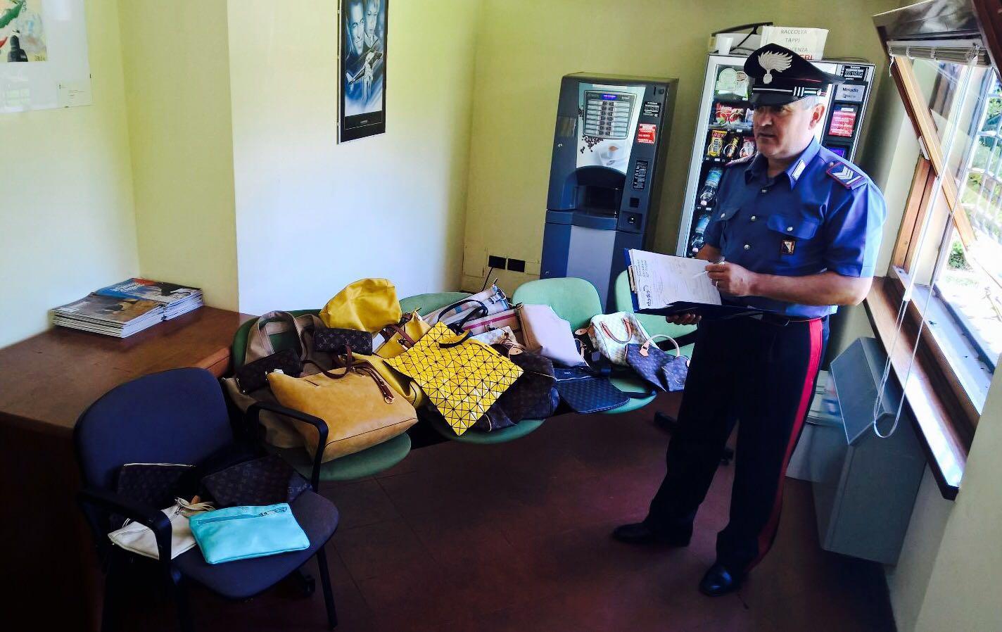 La merce sequestrata dai carabinieri