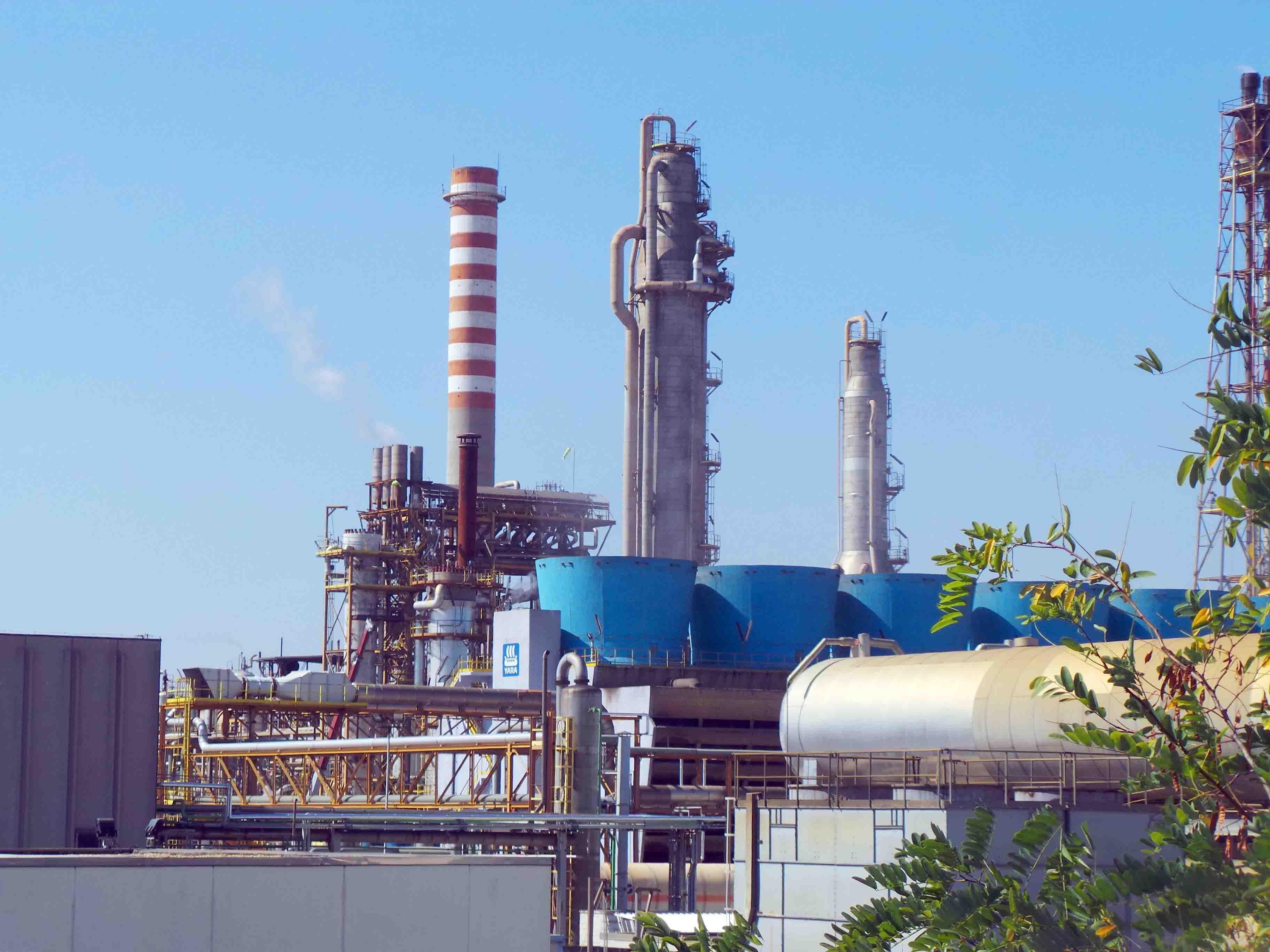 Infortunio al Petrolchimico, morto l'operaio