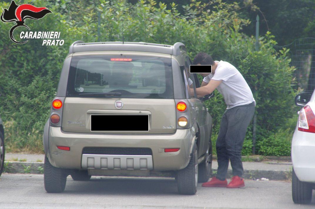 Uno scambio di droga in via Roncioni
