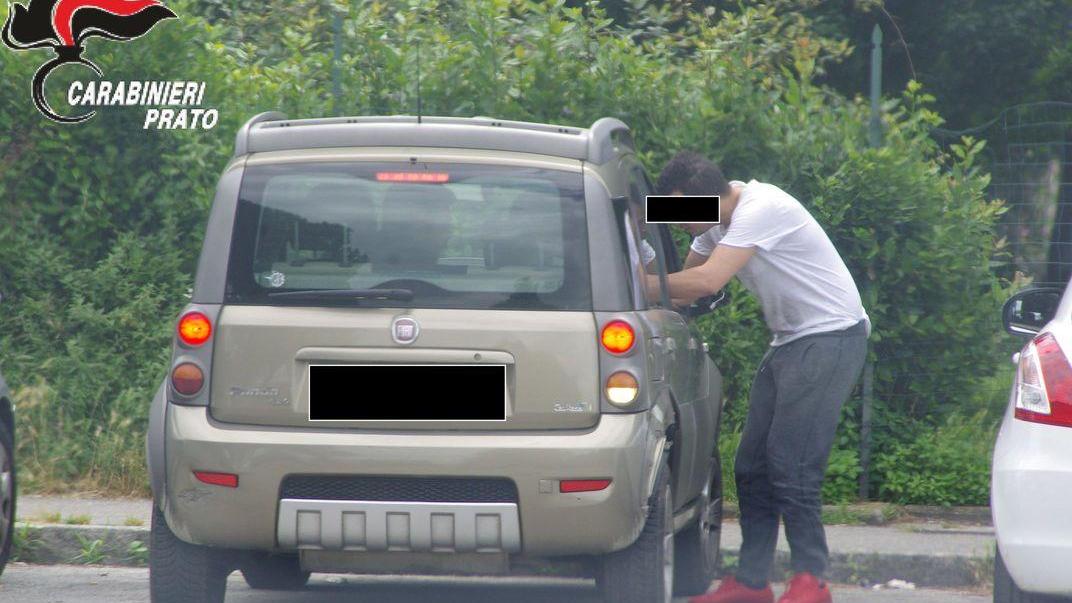 Uno scambio di droga in via Roncioni