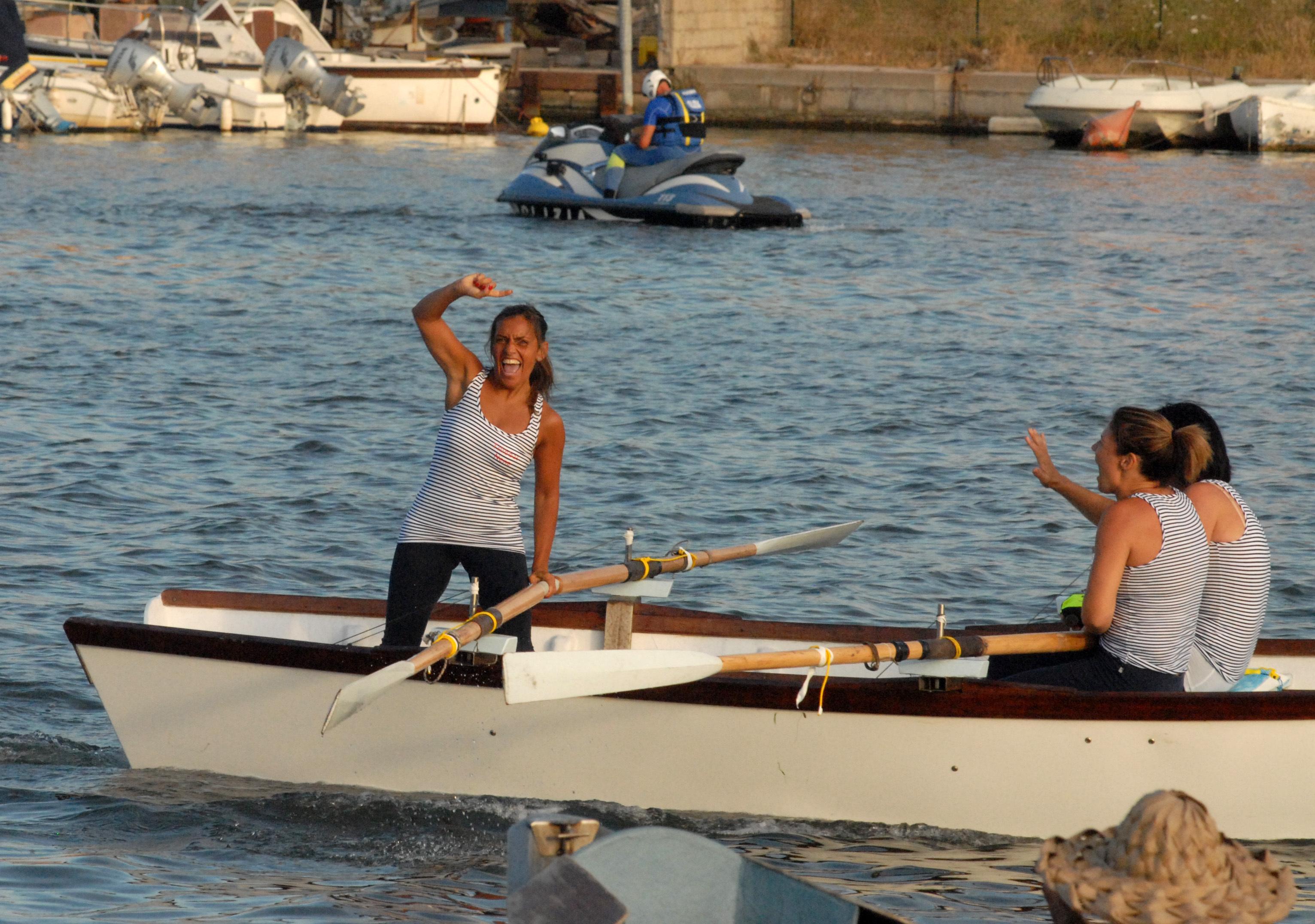 Oggi la sfida sul mare tra i quartieri con la “Remata de sos carreras”