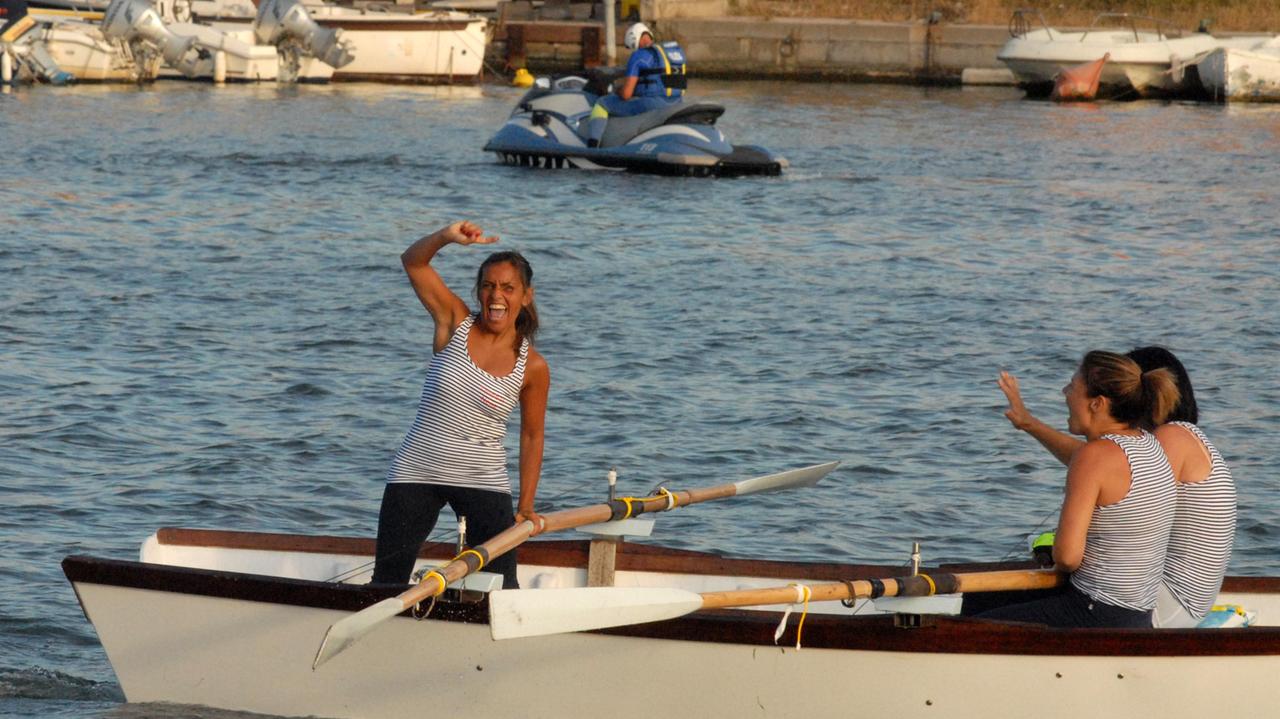Oggi la sfida sul mare tra i quartieri con la “Remata de sos carreras”