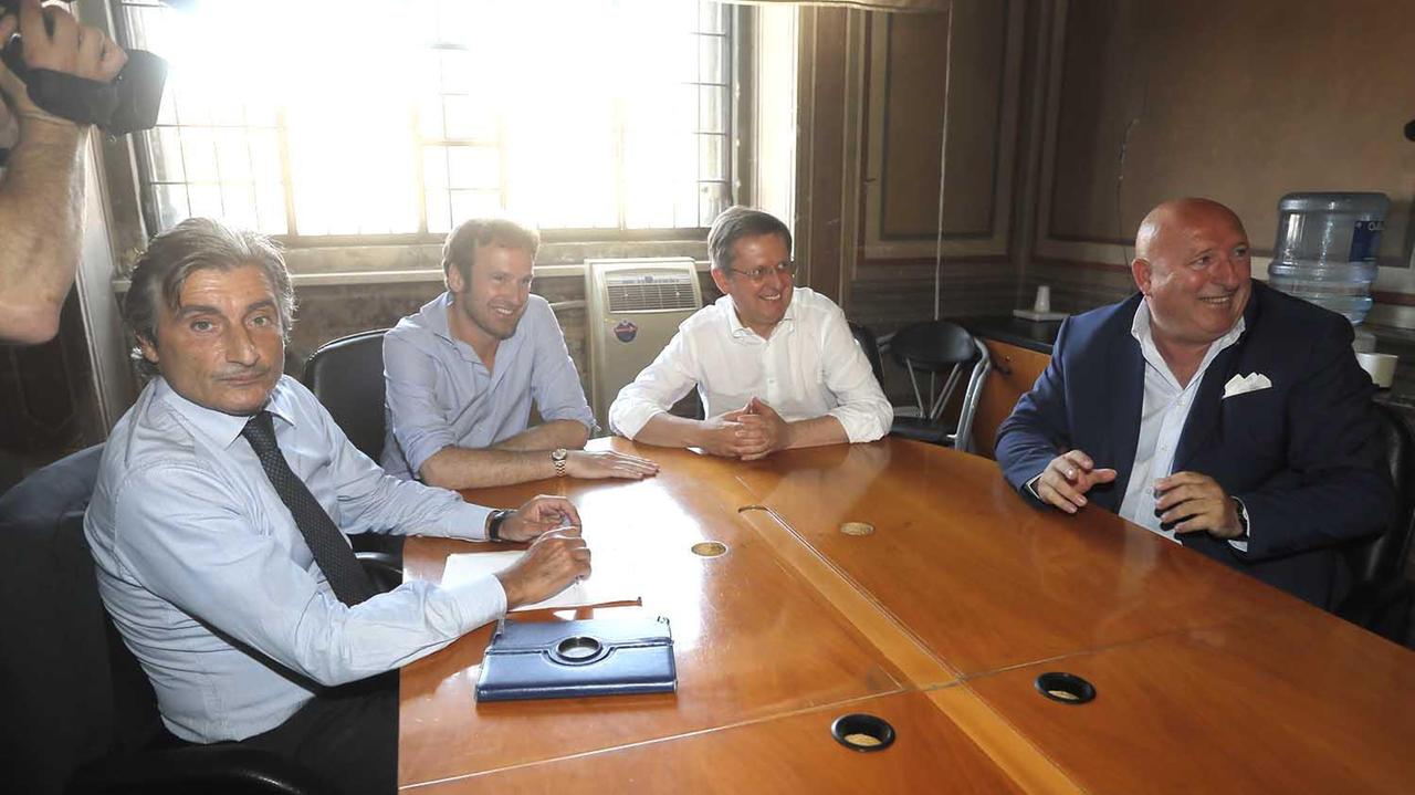 Il tavolo in Comune con Petroni, Sanzo, Filippeschi e Lucchesi (foto Muzzi)
