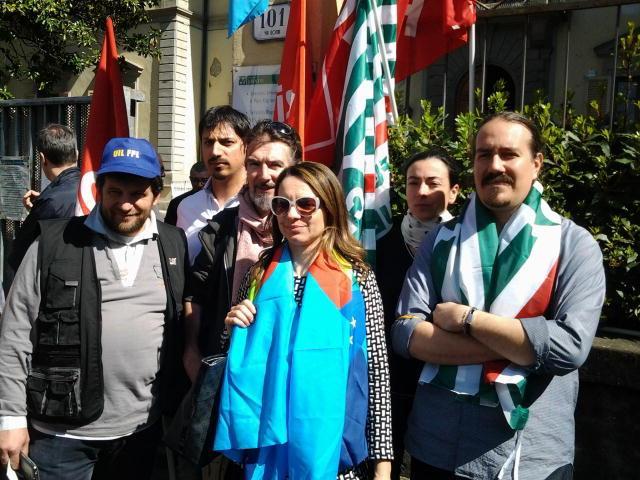 Una manifestazione di protesta contro i ritardi nei pagamenti della Cooperativa Agorà