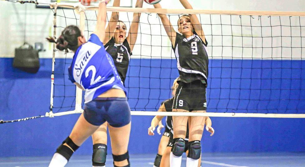 Una partita di volley alla palestra Capitini di Agliana (foto Gori)