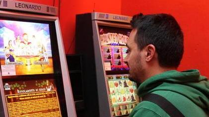 Apre ad Agliana la sala slot della discordia