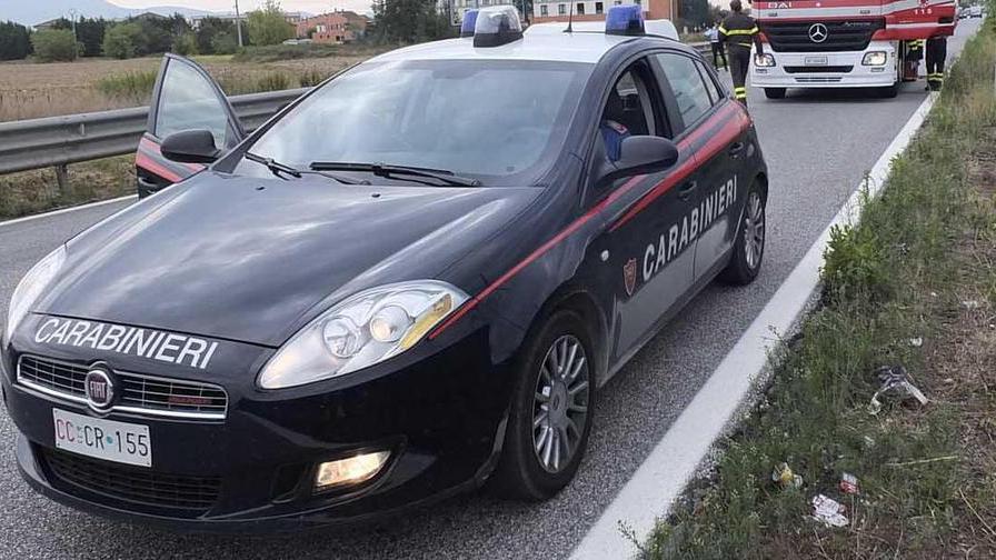 Gira nudo in strada «Cerco donne»