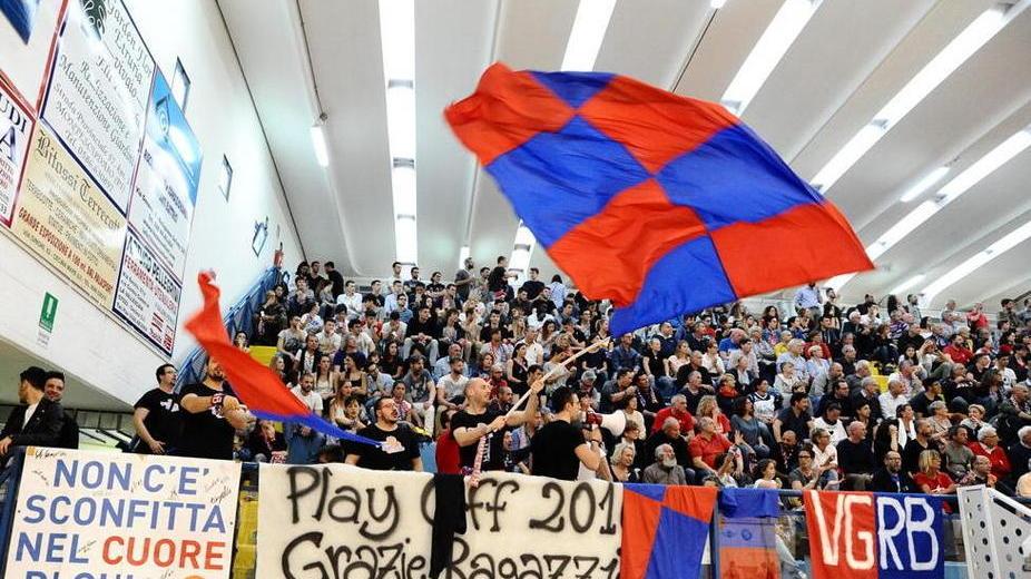 Rossoblù, rivoluzione a canestro
