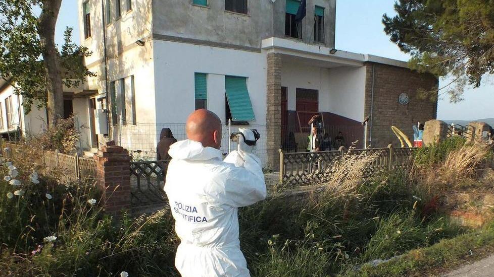 Sbatte una porta, uno si lamenta e l’altro lo uccide