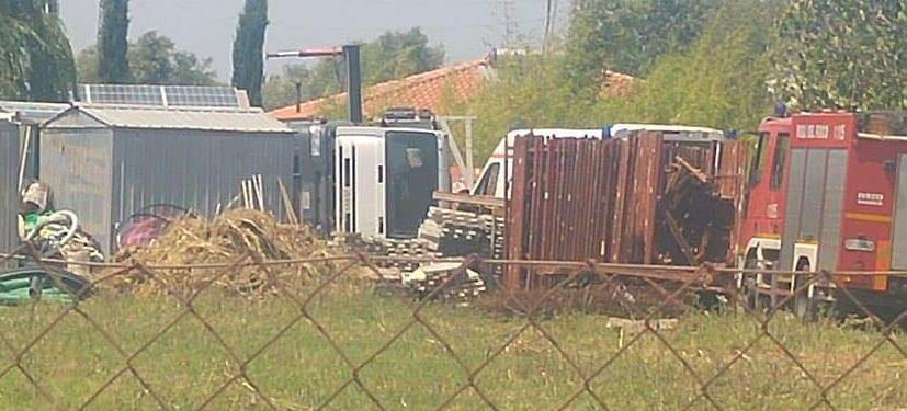 Grave muratore schiacciato dal camion 
