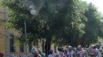 Gran prix di ciclismo, in 200 al via
