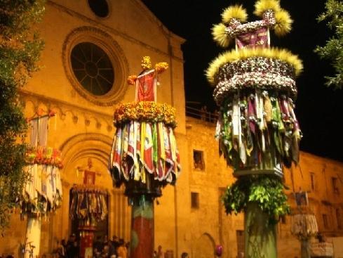 L'ingresso dei Candelieri a Santa Maria