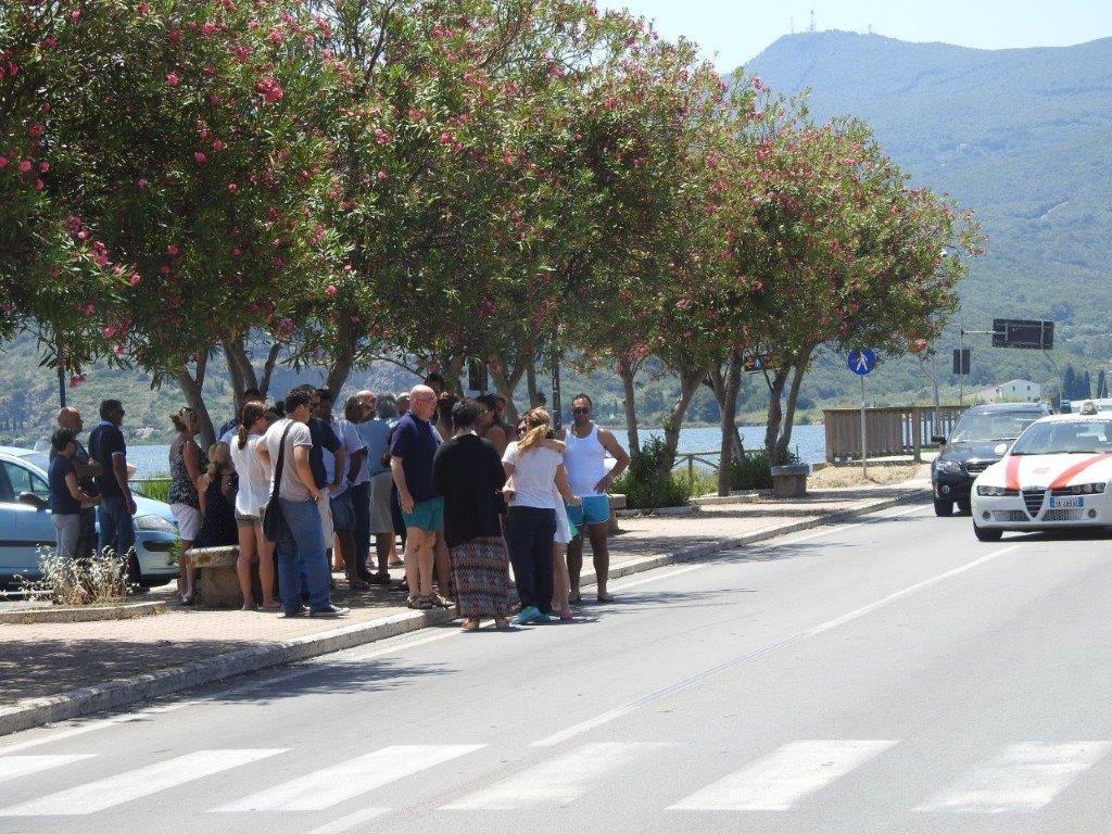 Il luogo nel quale si è accasciato ed è stato soccorso il ciclista (foto Russo)
