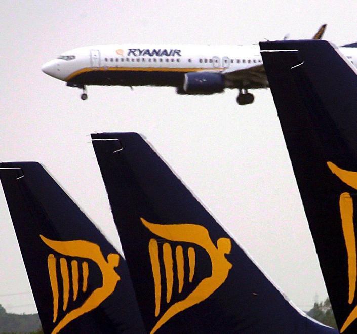I low cost traballano: Ryanair e EasyJet minacciano rincari 