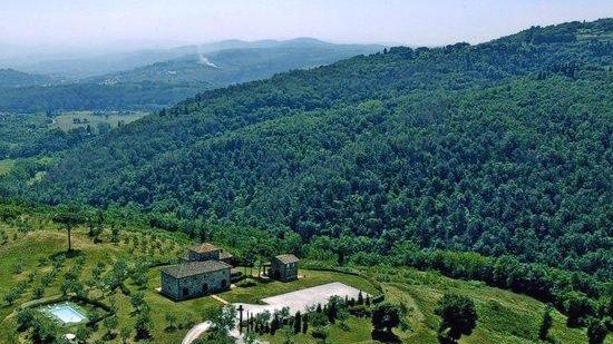 Una veduta dall'alto di Villa Il Granduca a Carmignano