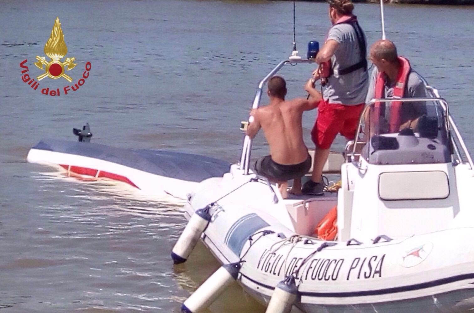 La vedetta dei vigili del fuoco durante l'intervento di soccorso