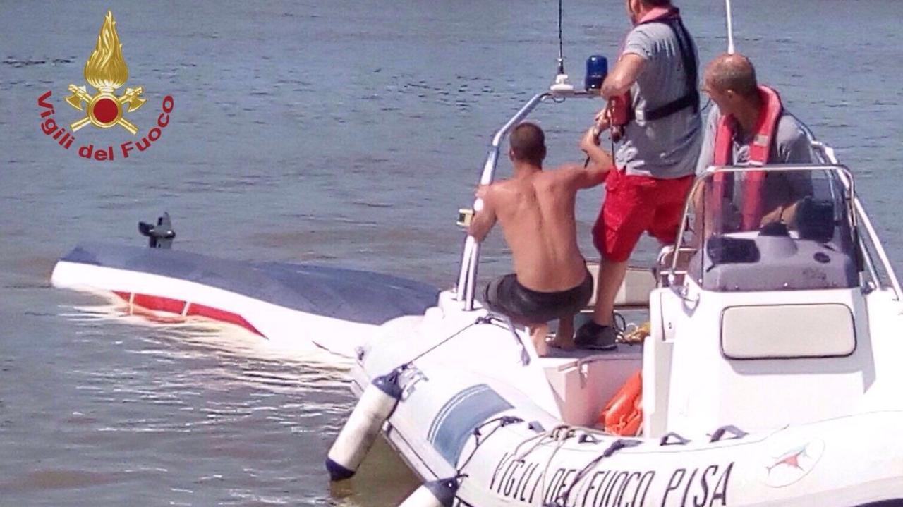 La vedetta dei vigili del fuoco durante l'intervento di soccorso