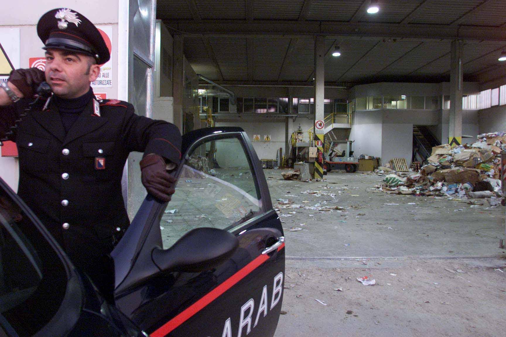 Un intervento dei carabinieri all’interno di Geofor (foto di repertorio)
