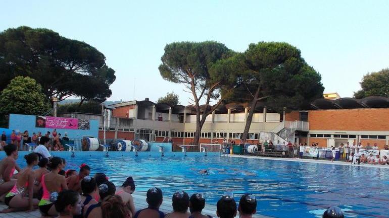 Decine di nuotatrici al Gran galà del sincro