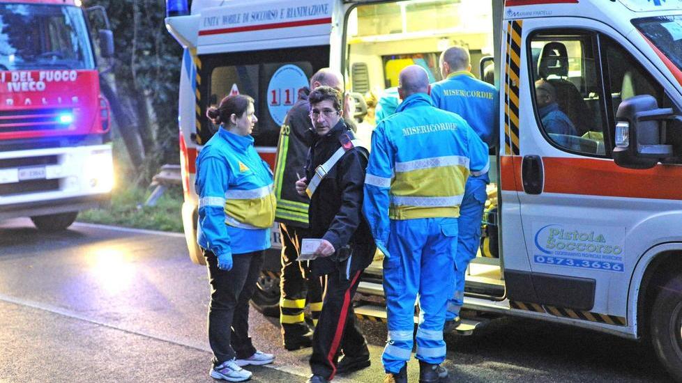 Si sdraia sull’asfalto e poi ruba un’auto Caos sul San Baronto