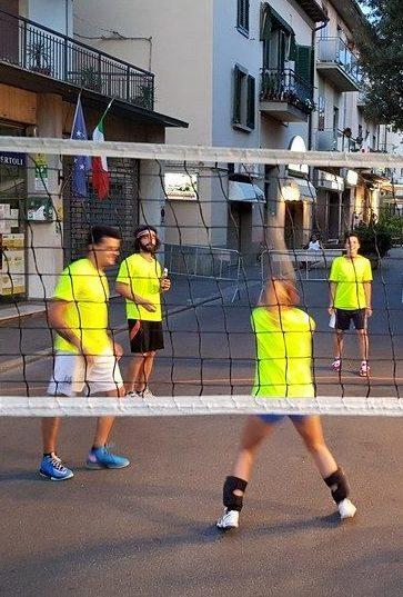 Dieci squadre in piazza del Popolo scatta il torneo di Street Volley 