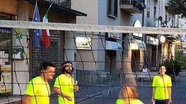 Dieci squadre in piazza del Popolo scatta il torneo di Street Volley