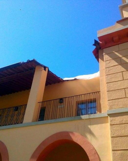 Incuria nel Parco crolla la tettoia esterna all’hotel 