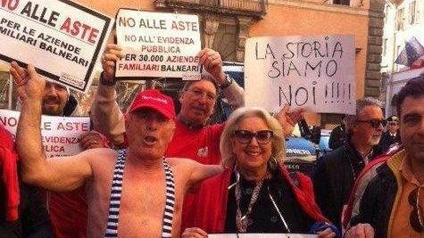 Niente protesta show Solo un presidio di fronte ai pontili