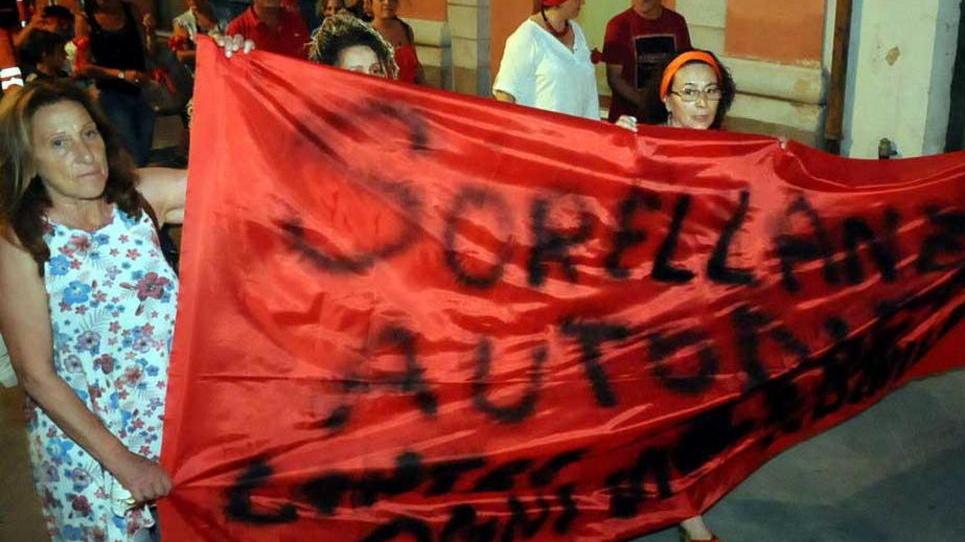 Violenza sulle donne, Massa dice no In centinaia al corteo