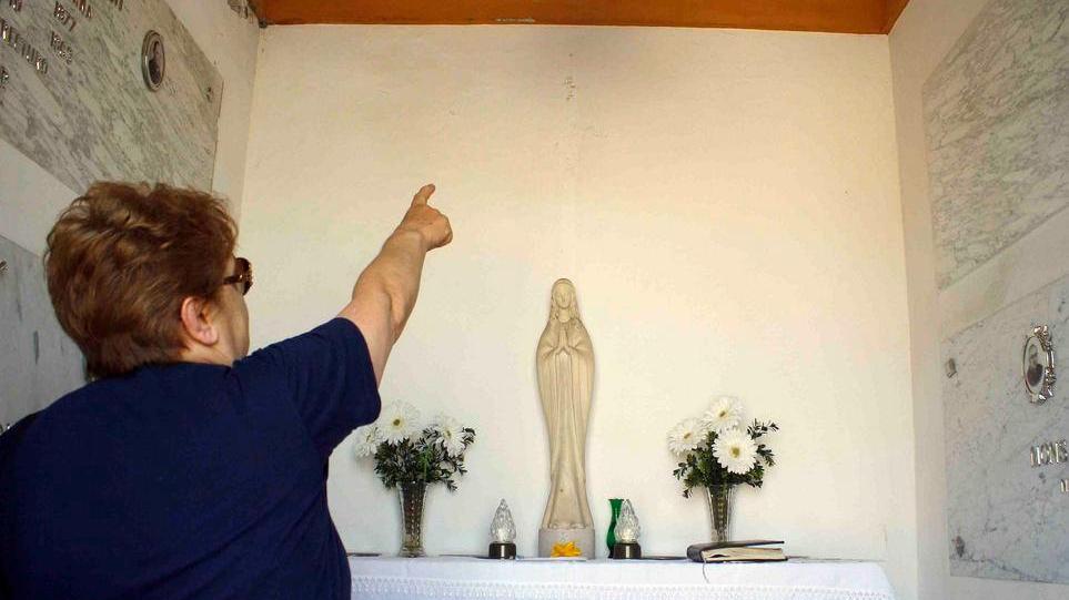 Profanata la cappella dei parroci