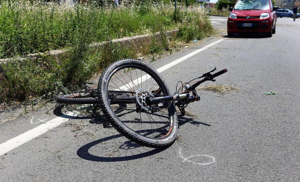 Auto contro bicicletta: gravissimo un diciassettenne 