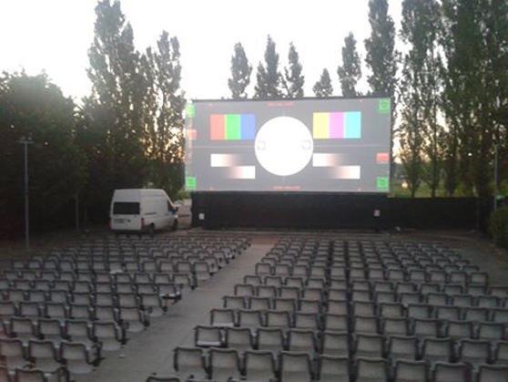 La "sala" all'aperto del Cinema sotto le stelle di Pontedera