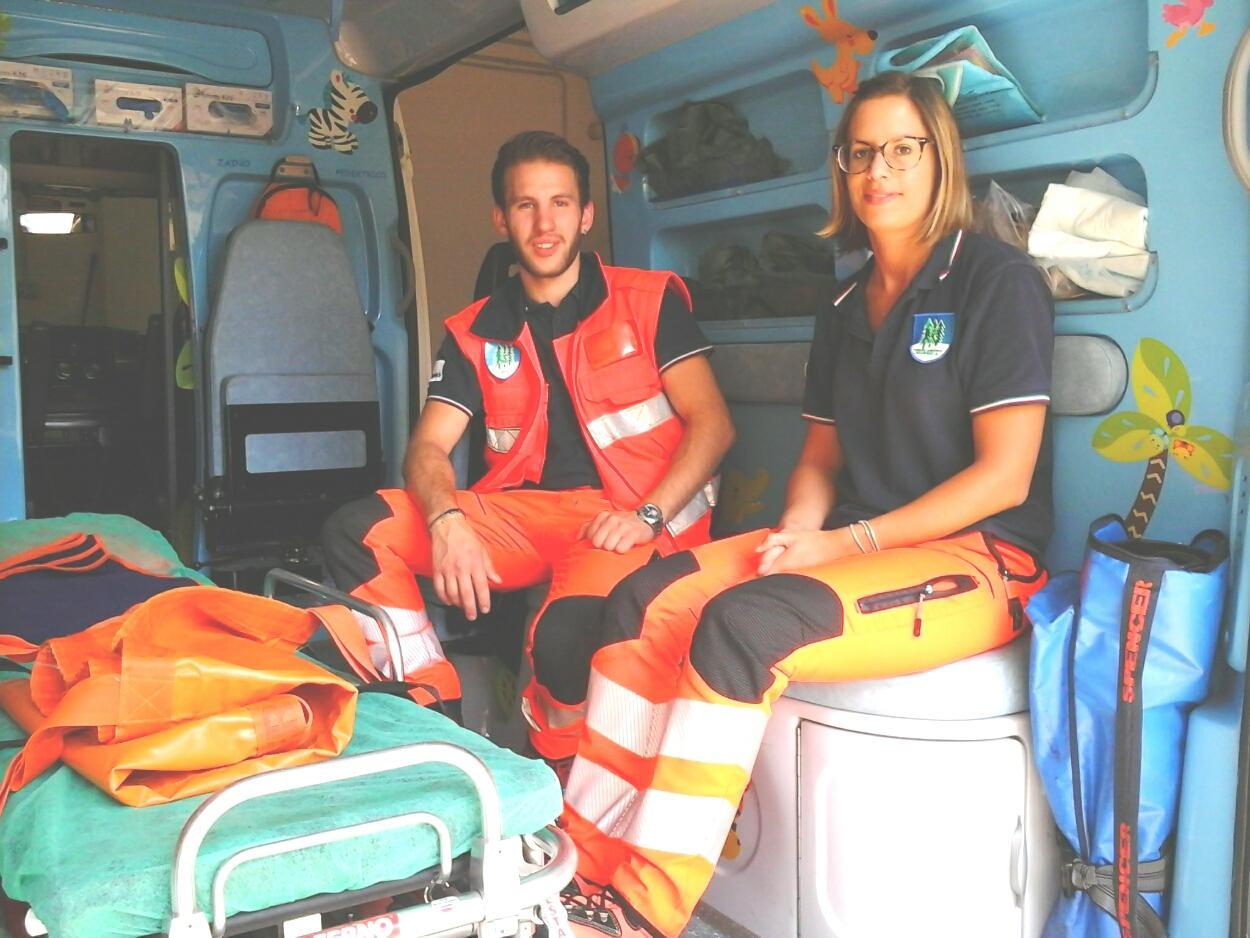 Edoardo e Matilde, volontari della Pubblica Assistenza di Maresca (foto Lorenzo Gori)