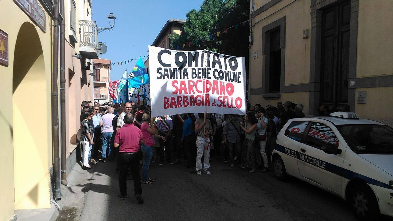 Isili in piazza per difendere l'ospedale San Giuseppe Calasanzio