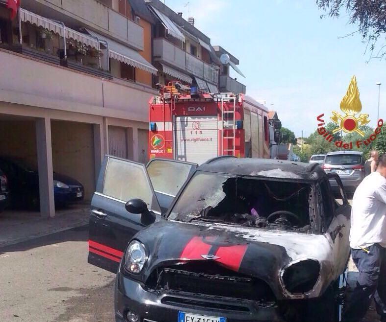 L'auto a fuoco