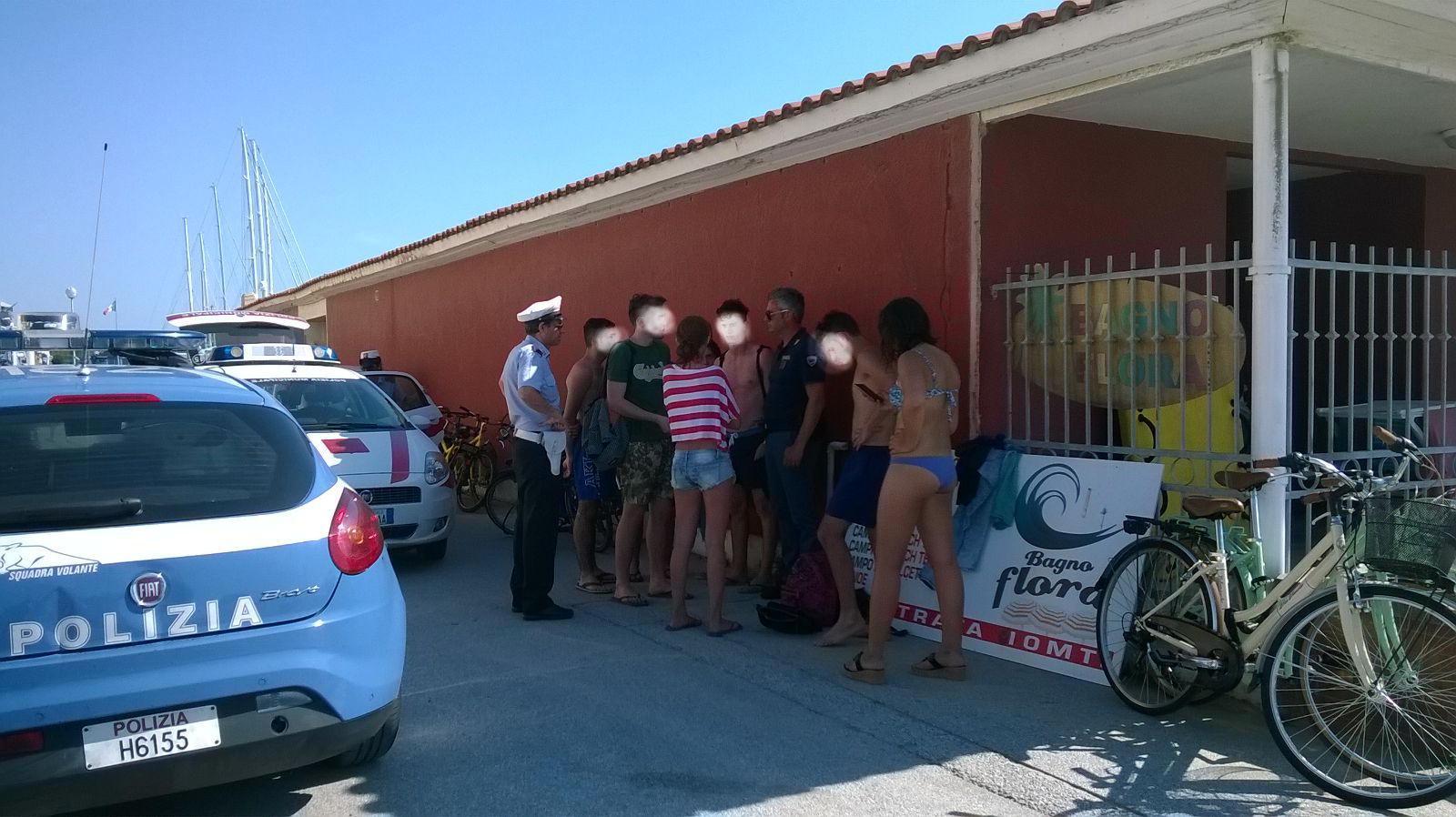Ragazzi derubati in spiaggia Polizia e vigili in Passeggiata
