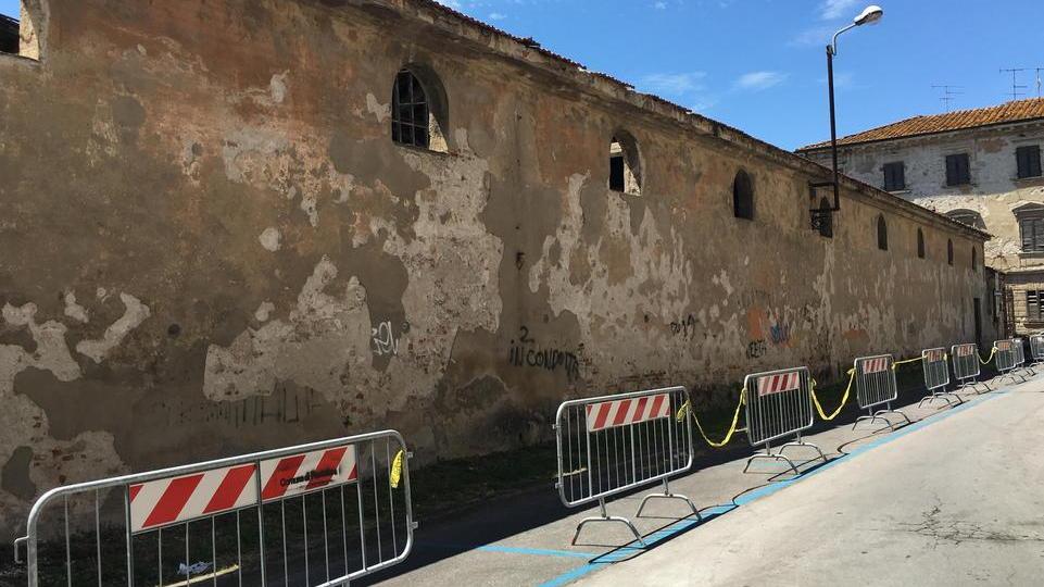 «Degrado dietro al Duomo i proprietari intervengano»