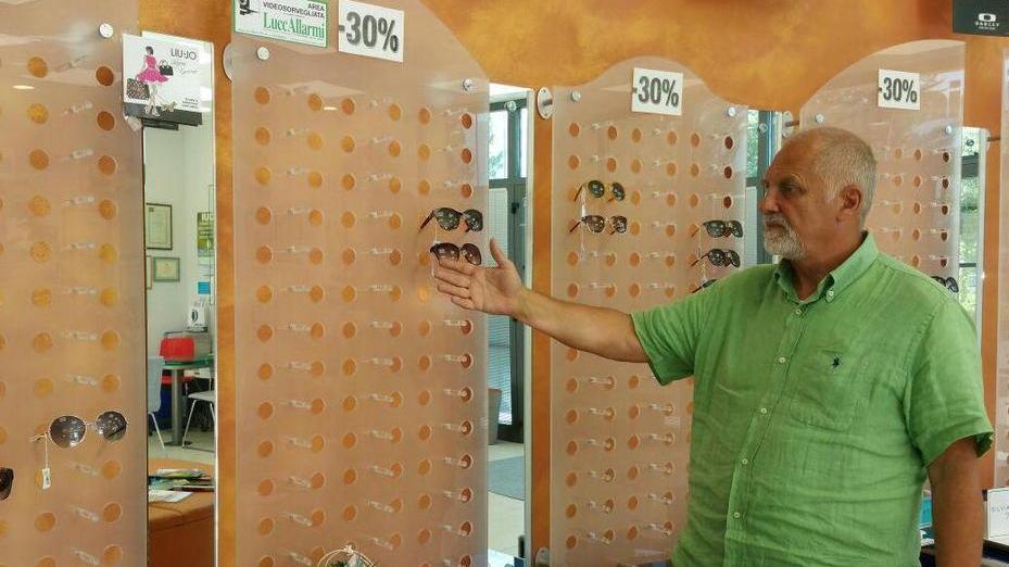 Ladri svaligiano di nuovo l’ottica Cacini