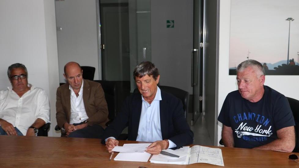 Carrarese, atti e soldi per iscriversi alla Lega Pro