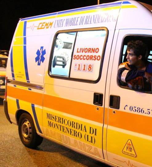 Scontro fra 4 mezzi due motociclisti feriti