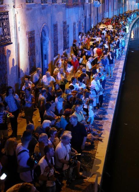 Comacchio, in migliaia per assistere alla parata delle barche in festa 