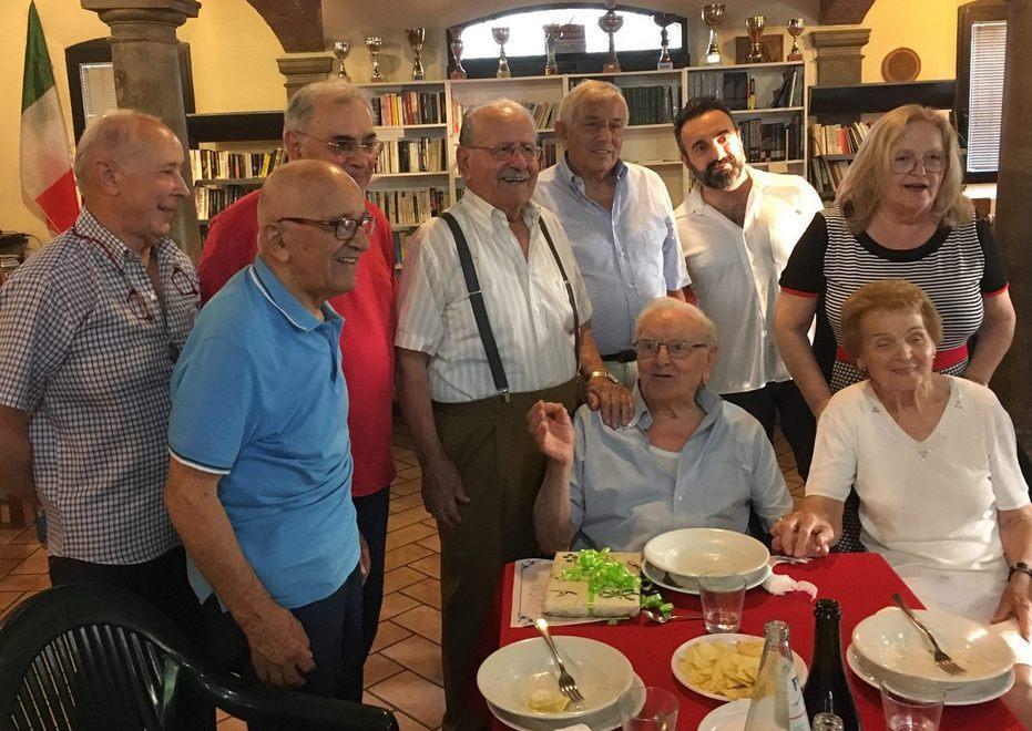 Una festa a sorpresa per i novant’anni del partigiano Volpe 